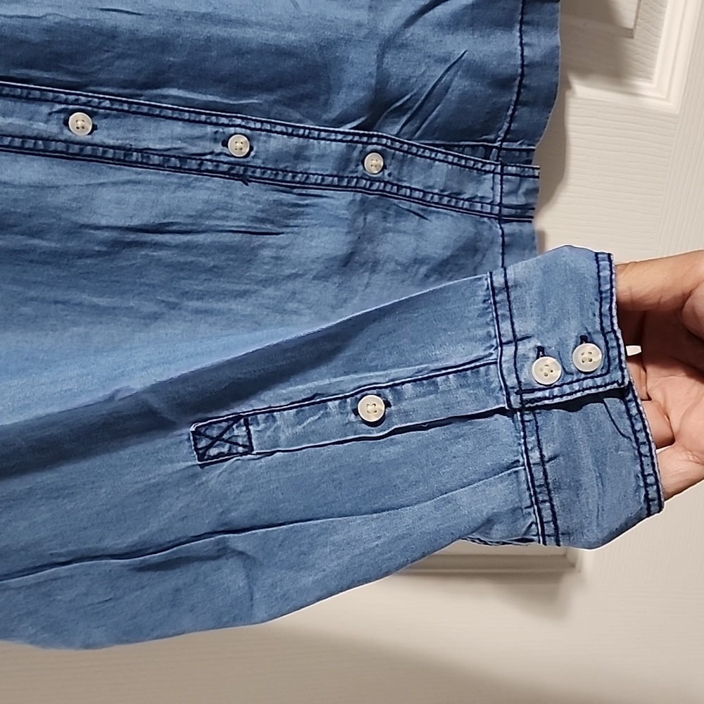 🆕️Torrid Button Up Chambray - Picture 2 of 9